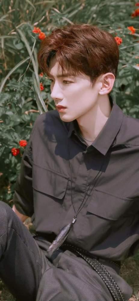 爆料 白敬亭圈内女友,神秘女友身份引热议 第2张 爆料 白敬亭圈内女友,神秘女友身份引热议 第2张